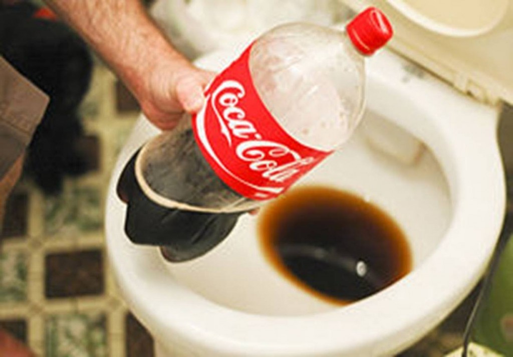 20 bizarre uses for coca cola that people actually use 7 10 Weird Ways To Use Coca Cola